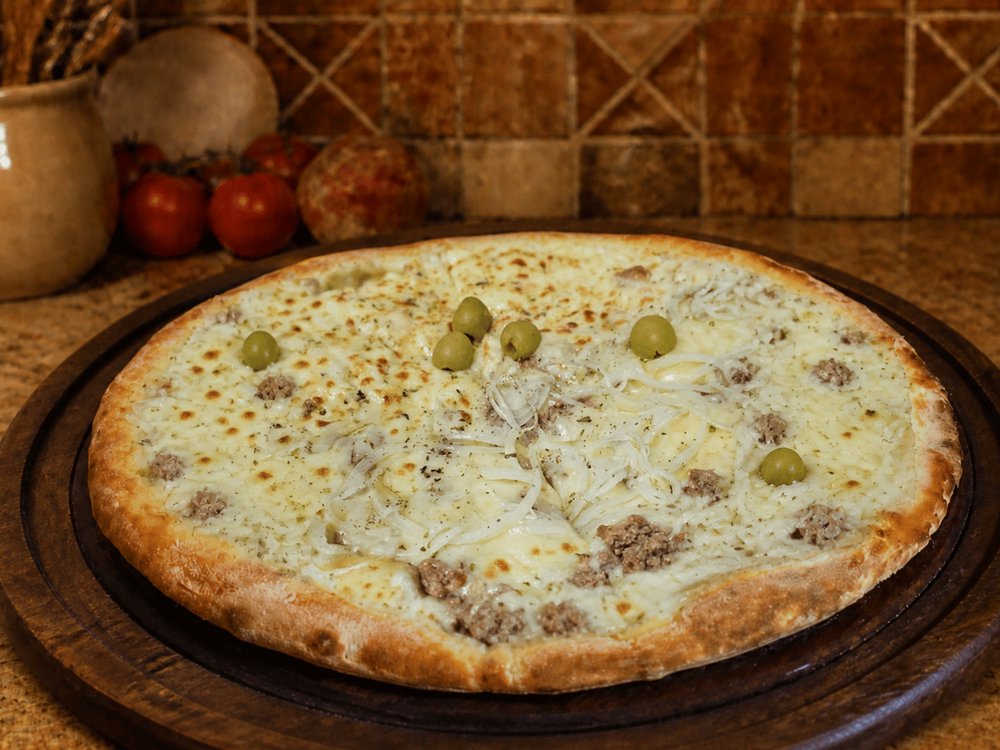 Tuna & Imported Mozzarella Pizza at Becco Orlando